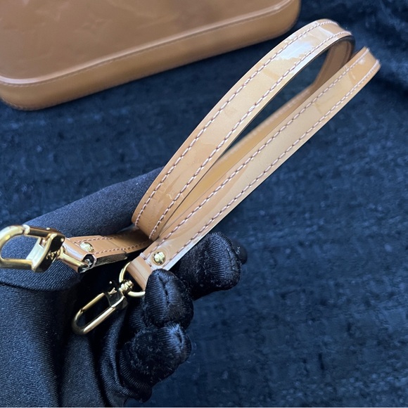 Auth Louis Vuitton Vernis Alma BB Rose Velours w/ Gold Hardware - Picture 13 of 16